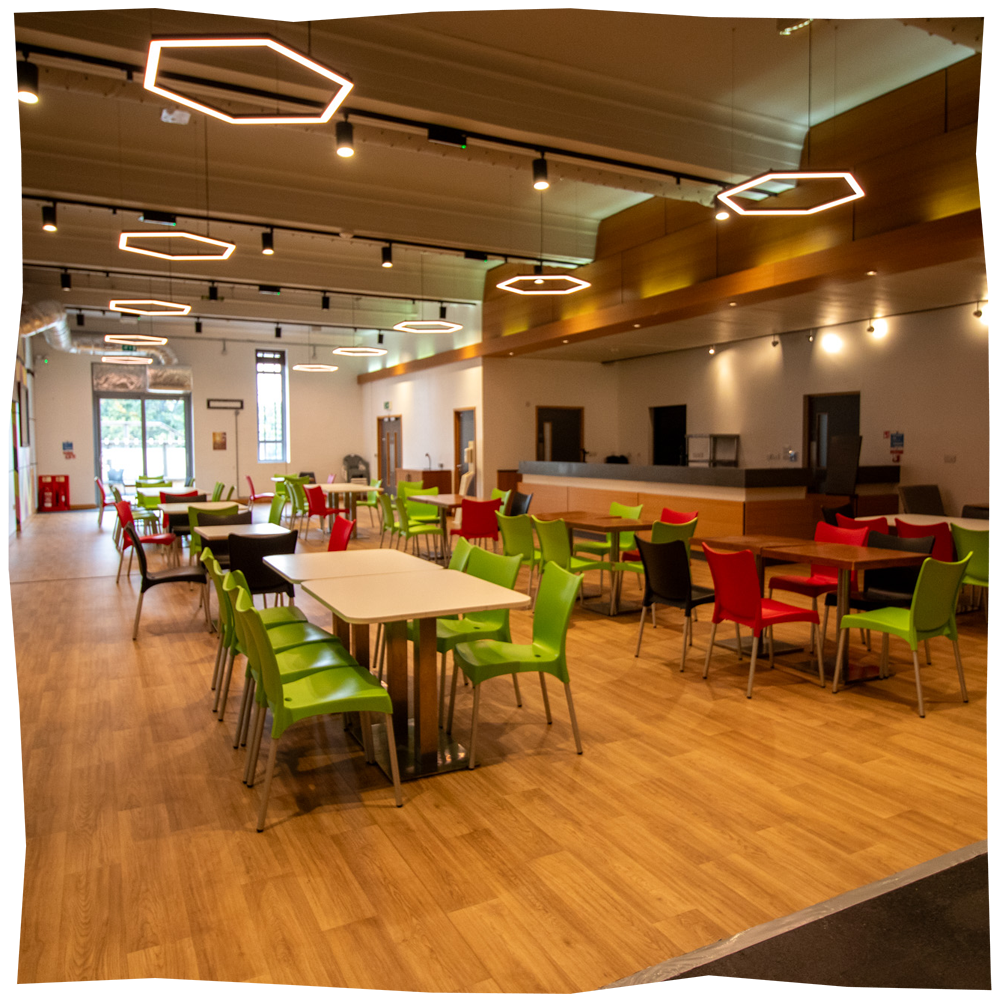 Gees, a space with tables and chairs