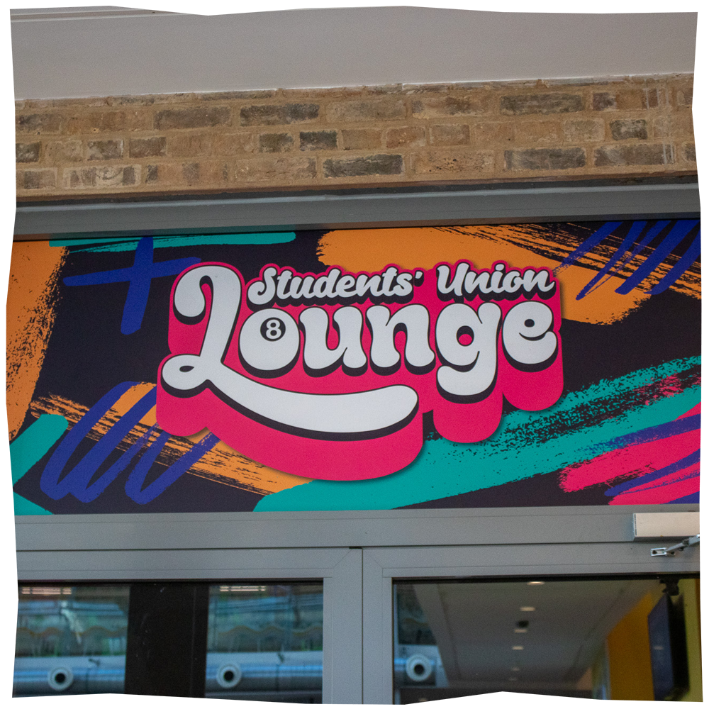 Logo of SU Lounge above the doors